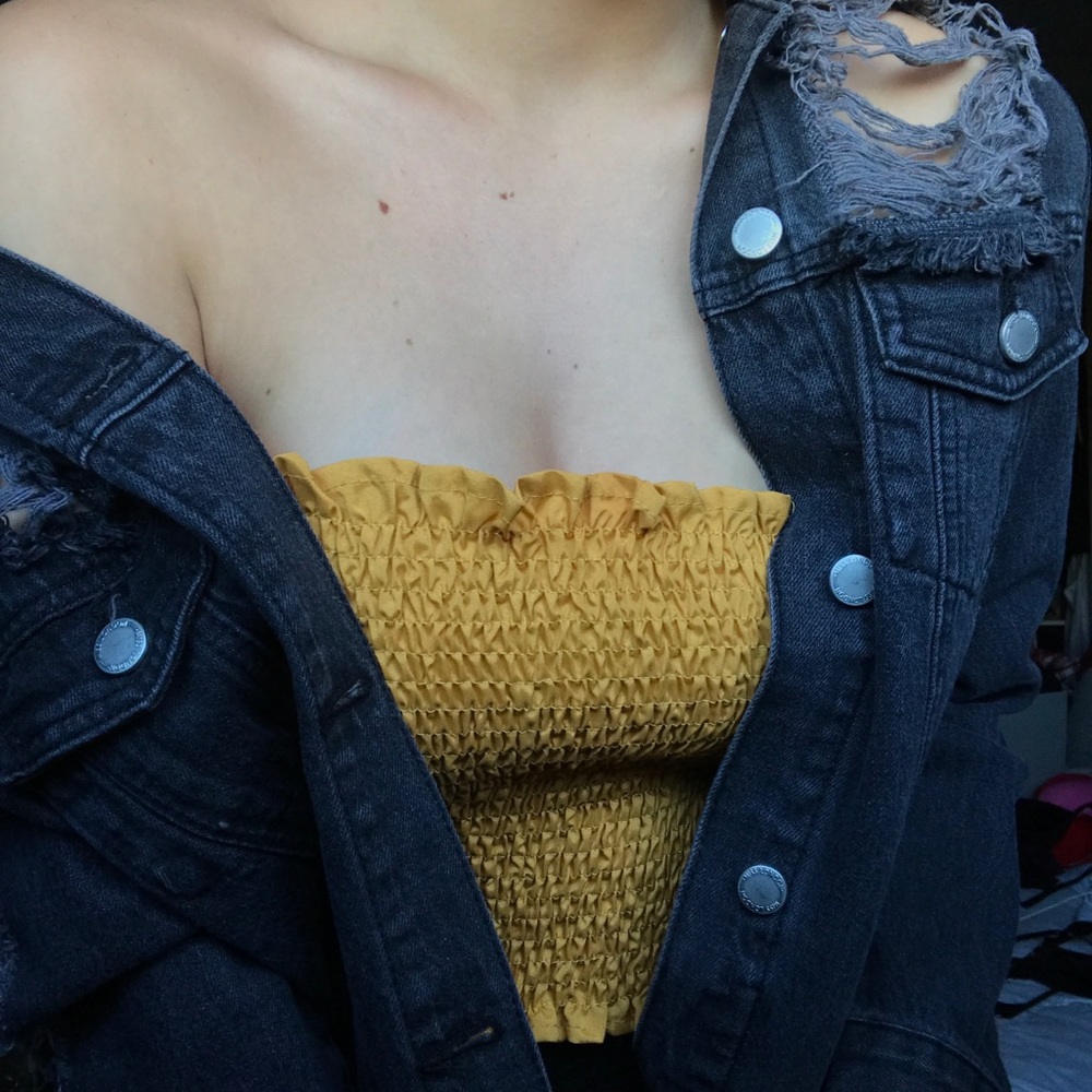 Yellow lettuce cut tube top